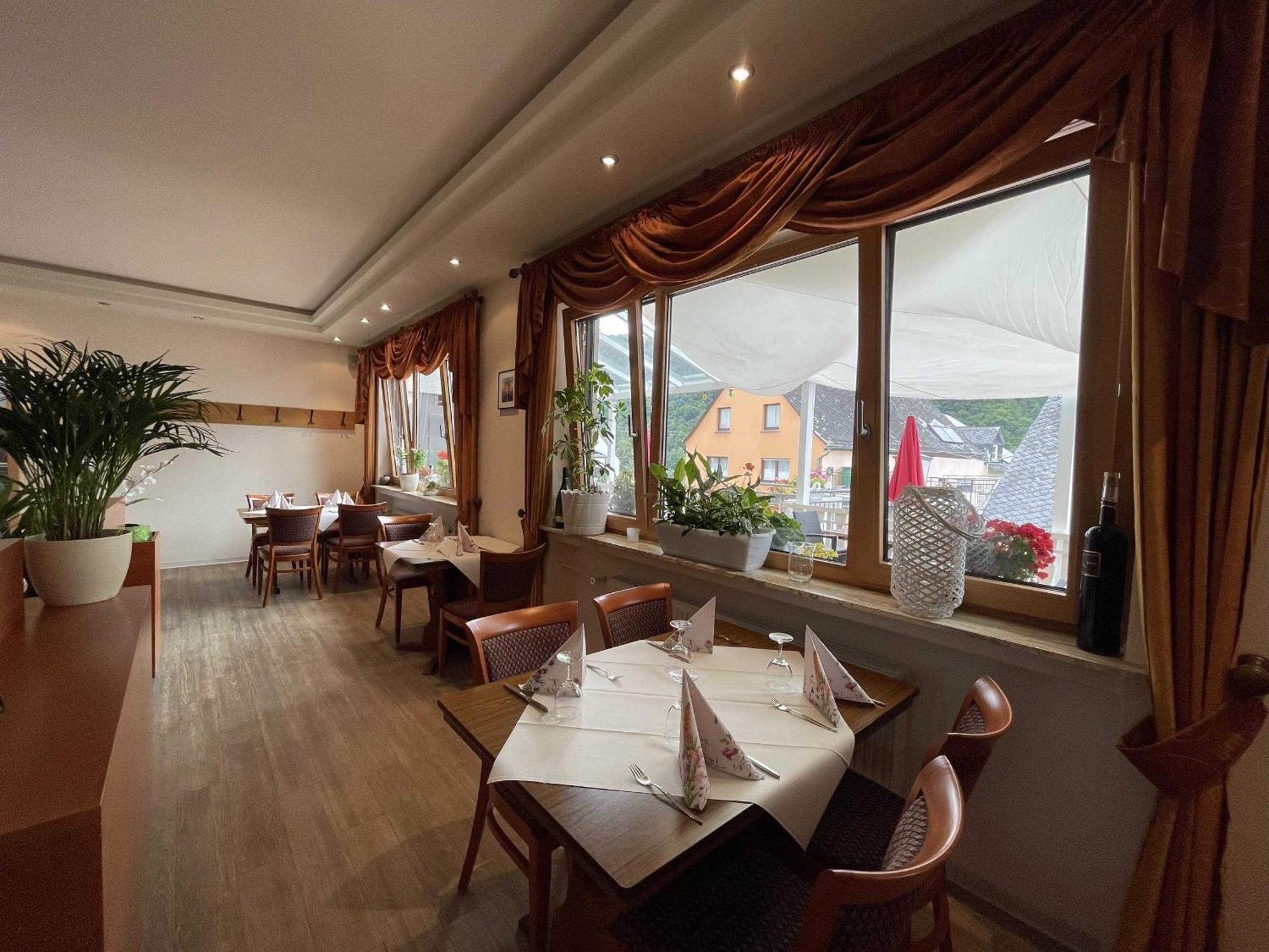 Hotel Zur Mosel Minheim Kültér fotó